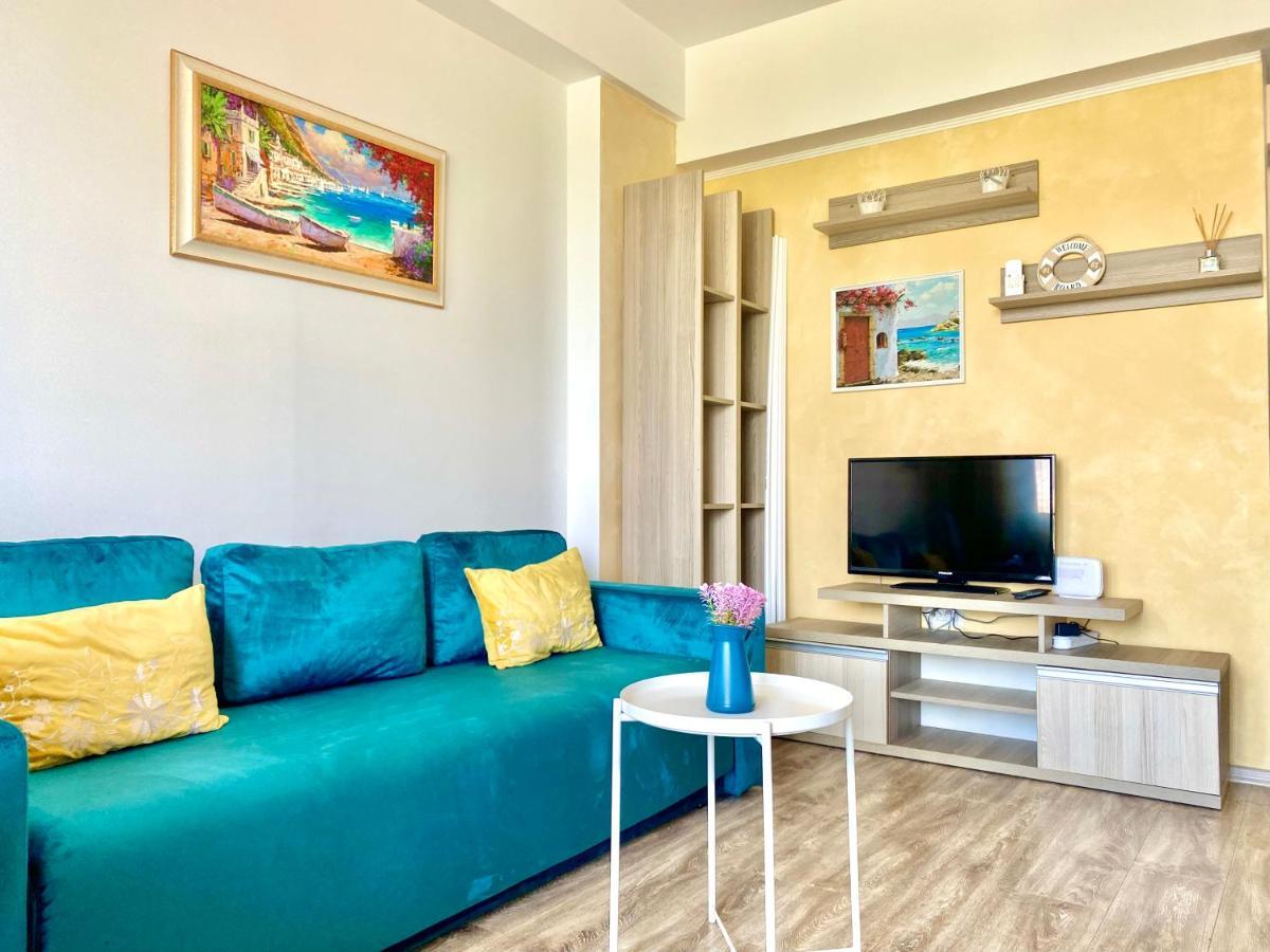 Blue Summerland Apartment