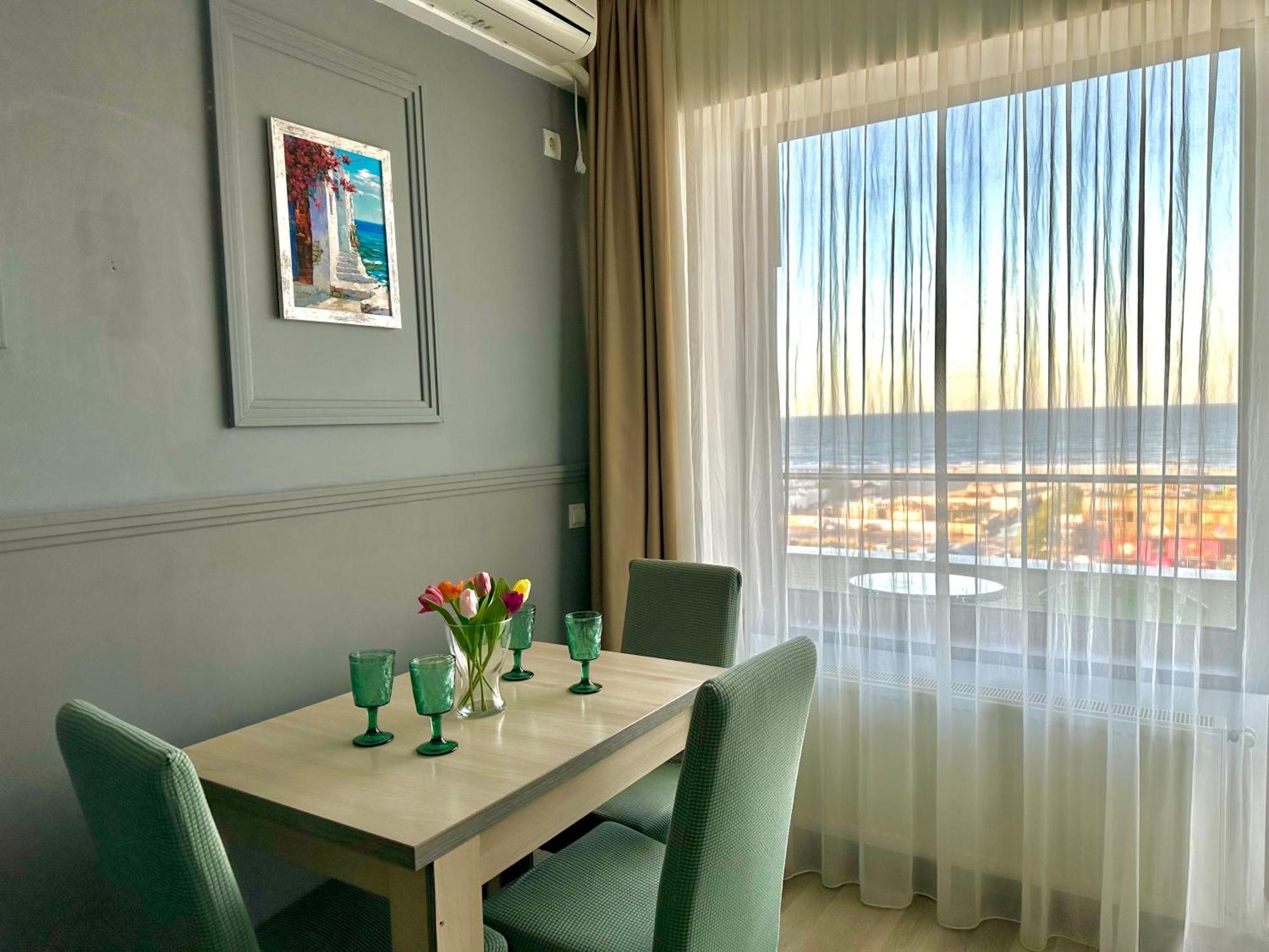 Blue Summerland Apartment *