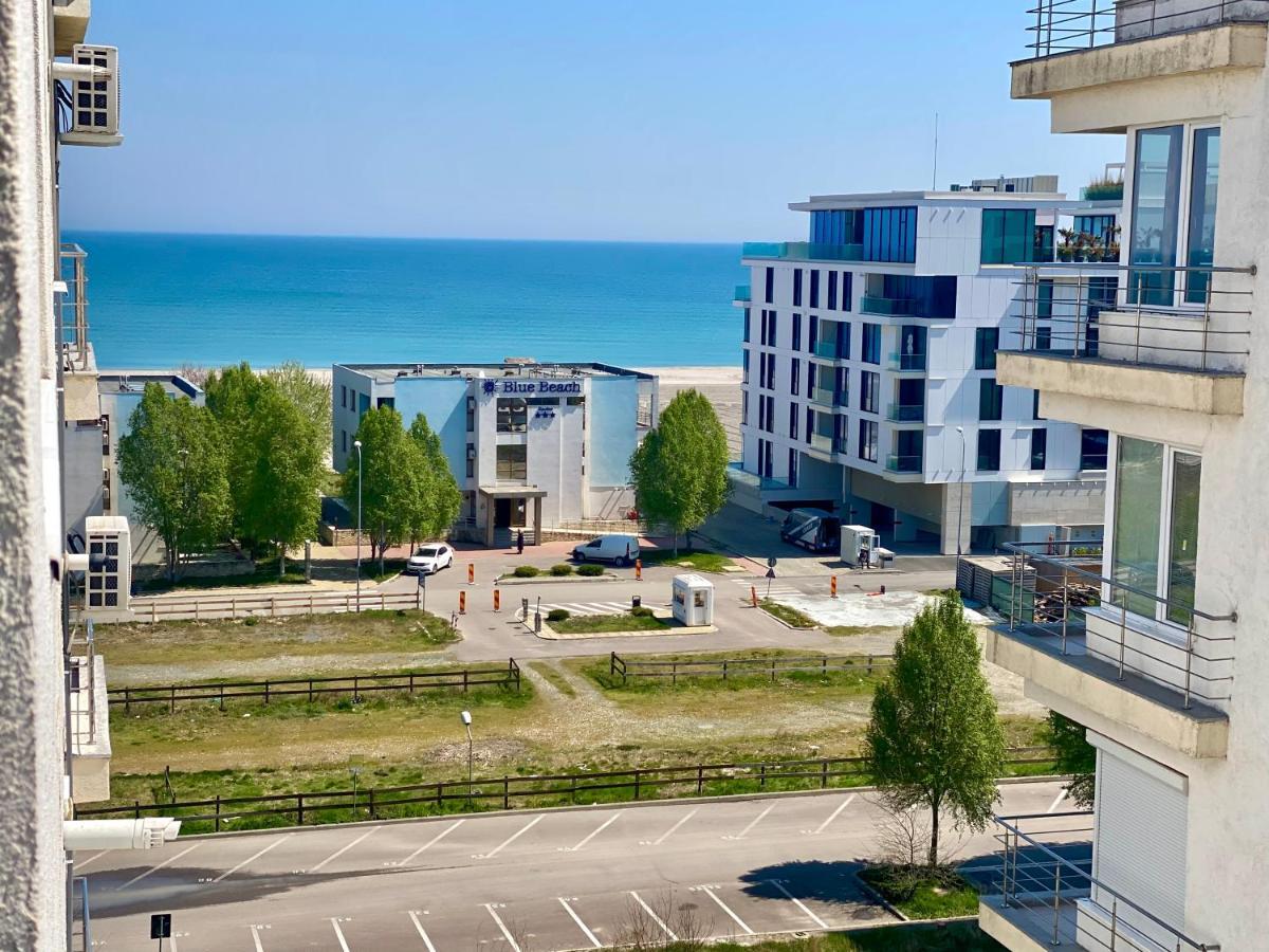Blue Summerland Mamaia